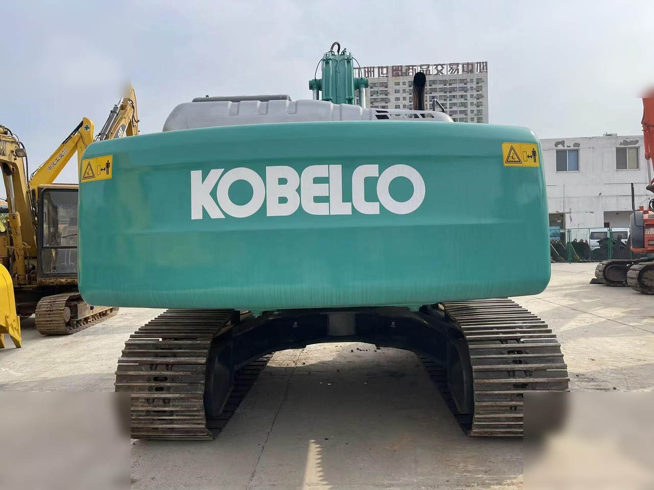 KOBELCO SK210 - Гусеничный экскаватор: фото 4 KOBELCO SK210 - Гусеничный экскаватор: фото 4