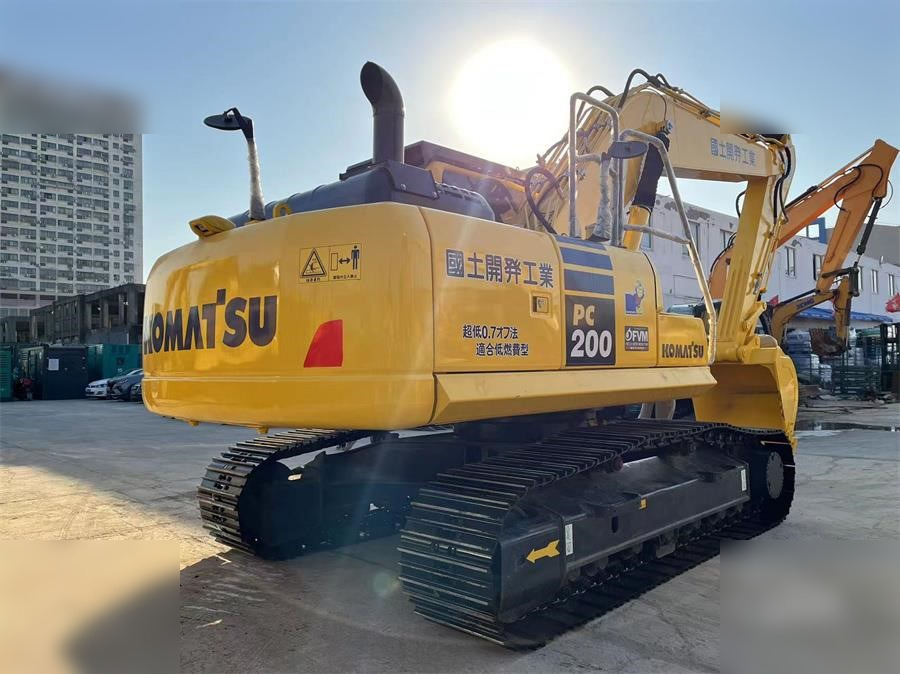 KOMATSU PC200-8 - Гусеничный экскаватор: фото 2 KOMATSU PC200-8 - Гусеничный экскаватор: фото 2