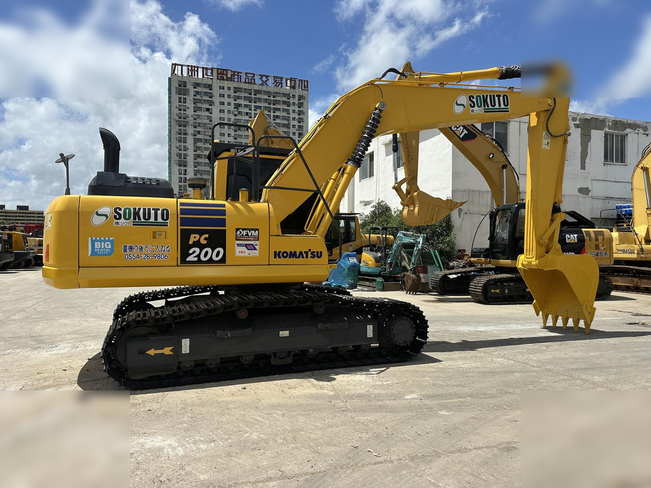 KOMATSU PC200-8 - Гусеничный экскаватор: фото 1 KOMATSU PC200-8 - Гусеничный экскаватор: фото 1