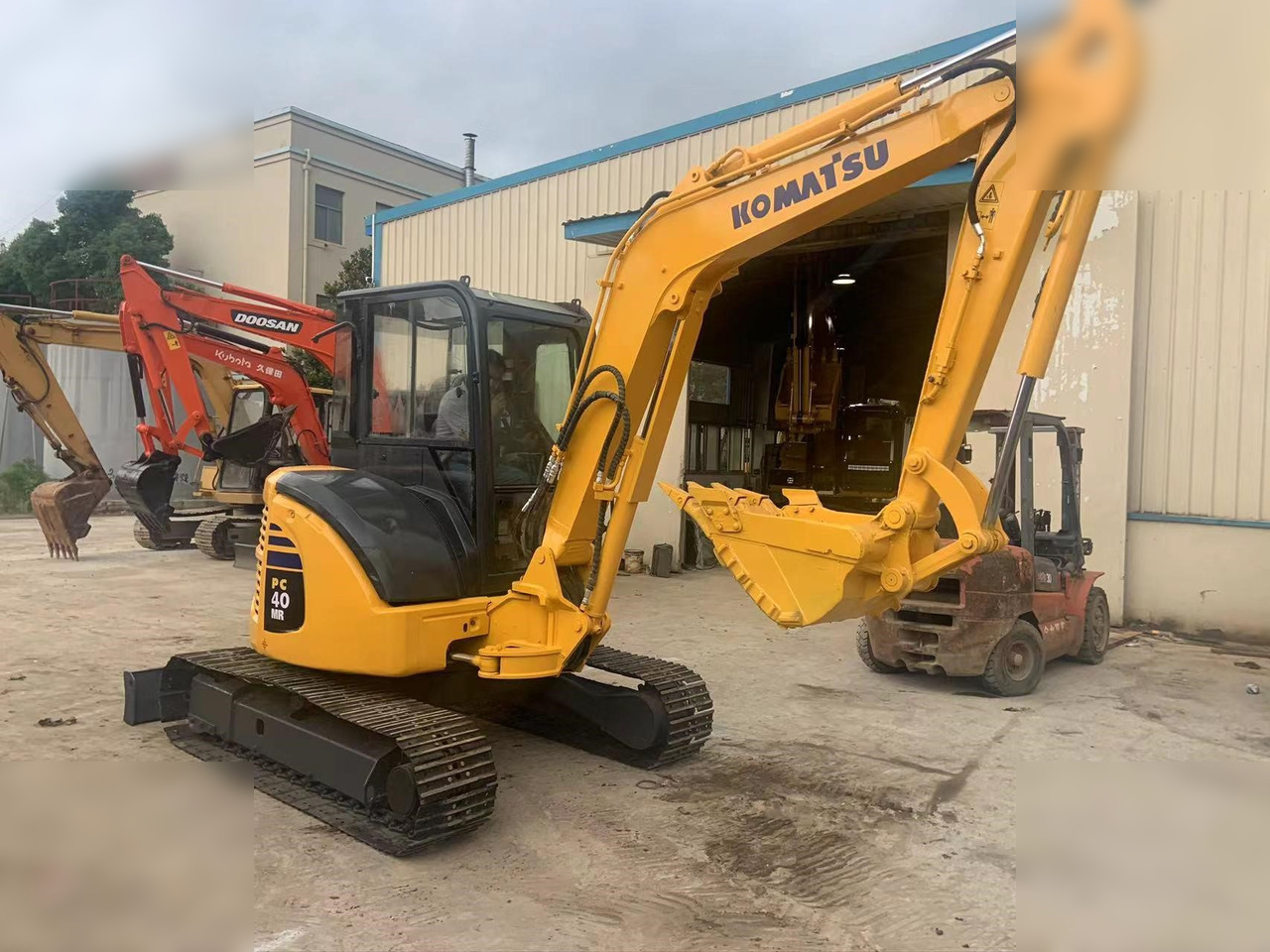 KOMATSU PC40MR-2 - Мини-экскаватор: фото 5 KOMATSU PC40MR-2 - Мини-экскаватор: фото 5