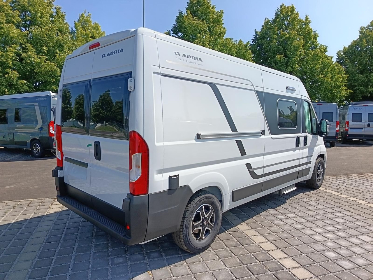 Adria Twin Twin 600 SPB Family*SAFETY+STYLE*DAB*SOFORT - Кастенваген: фото 5 Adria Twin Twin 600 SPB Family*SAFETY+STYLE*DAB*SOFORT - Кастенваген: фото 5