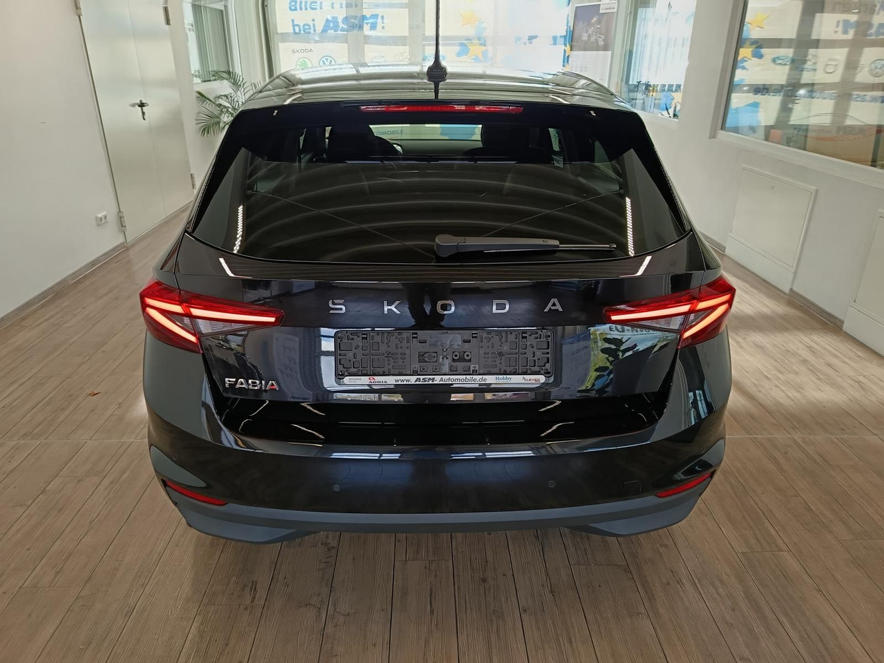 Skoda Fabia 130 Jahre 1,0TSI DSG*AHK-VORBER.*LED*R-KAM - Седан: фото 5 Skoda Fabia 130 Jahre 1,0TSI DSG*AHK-VORBER.*LED*R-KAM - Седан: фото 5