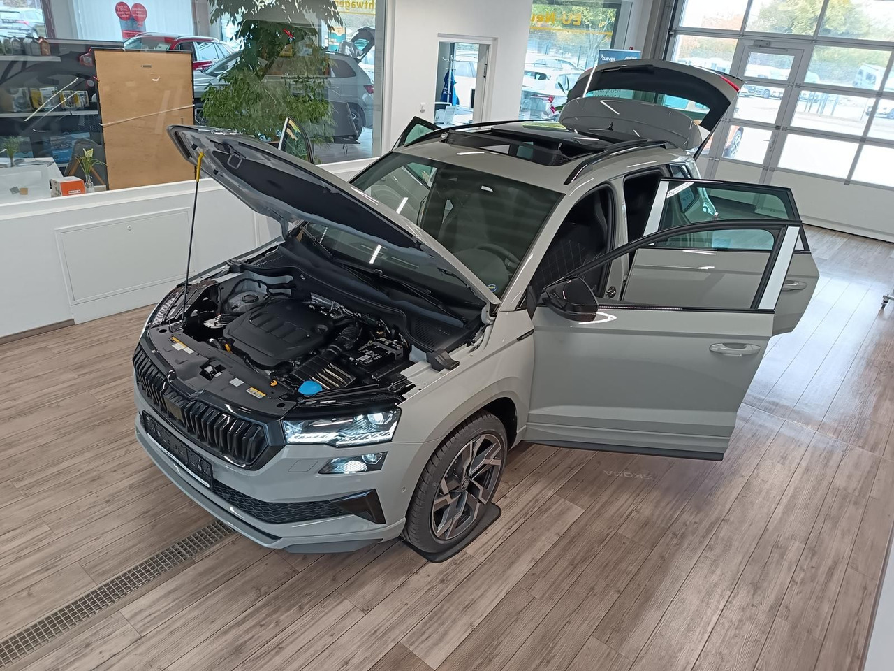 Skoda Karoq Sportline 2,0 TDI 4x4*AHK*PSD*STD.HZG*DCC* - Внедорожник: фото 2 Skoda Karoq Sportline 2,0 TDI 4x4*AHK*PSD*STD.HZG*DCC* - Внедорожник: фото 2