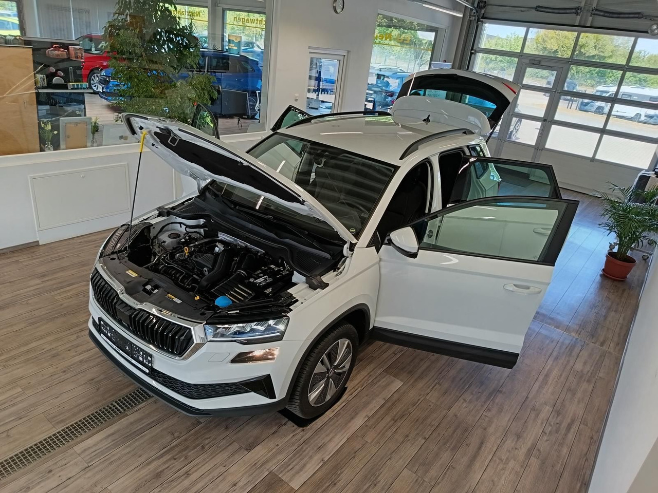Skoda Karoq Style 1,5TSI DSG*AHK-VORBER*NAVI*LED*R-KAM - Внедорожник: фото 2 Skoda Karoq Style 1,5TSI DSG*AHK-VORBER*NAVI*LED*R-KAM - Внедорожник: фото 2