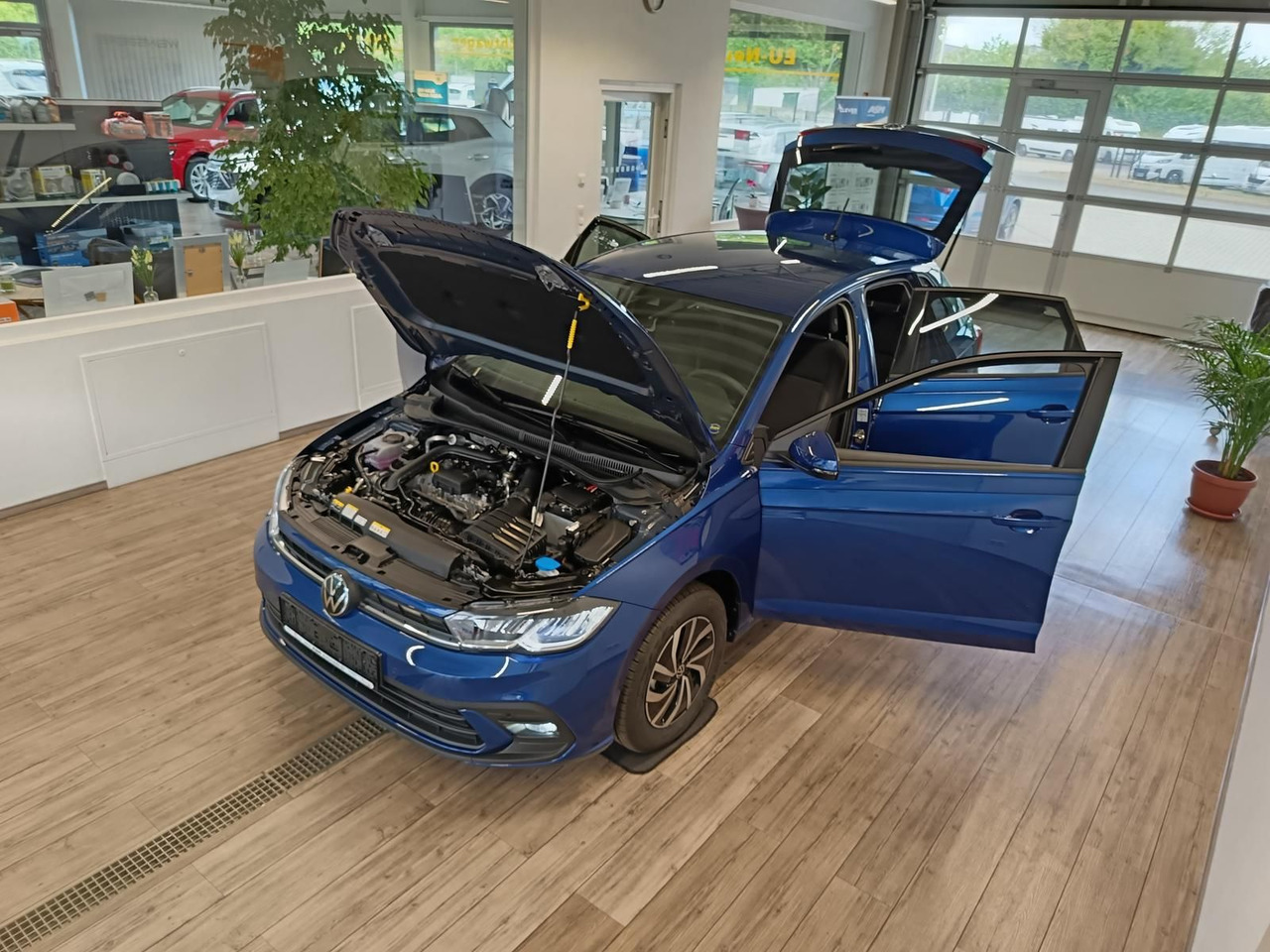 Volkswagen Polo Life 1.0 TSI 70 kW*LED*R-KAM*TEMP*PDC*SHZ* - Легковой автомобиль: фото 2 Volkswagen Polo Life 1.0 TSI 70 kW*LED*R-KAM*TEMP*PDC*SHZ* - Легковой автомобиль: фото 2