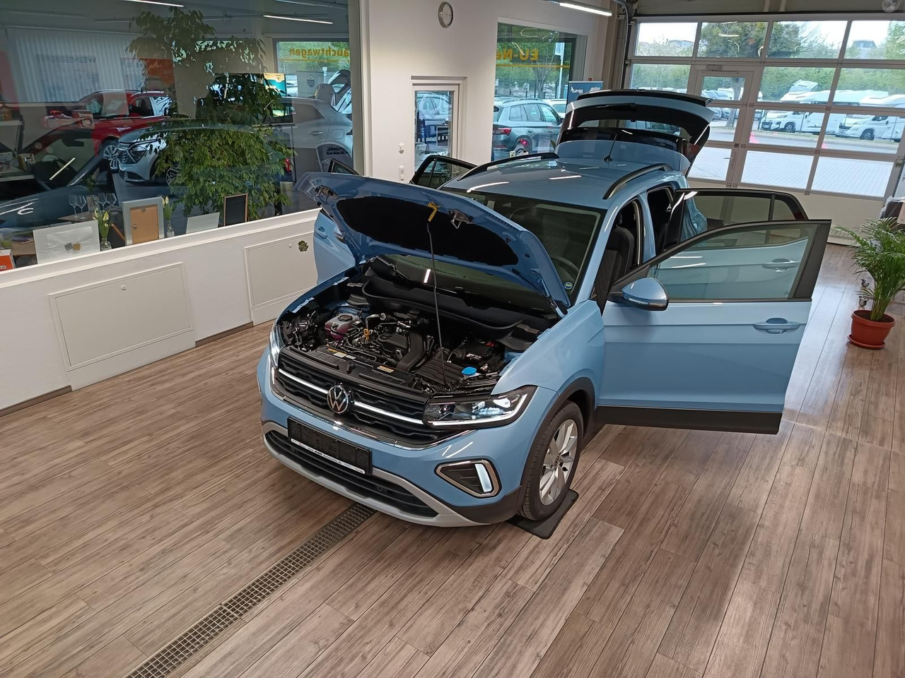 Volkswagen T-Cross Life 1.5 TSI DSG*AHK*MATRIX LED*ACC*SHZ* - Внедорожник: фото 2 Volkswagen T-Cross Life 1.5 TSI DSG*AHK*MATRIX LED*ACC*SHZ* - Внедорожник: фото 2