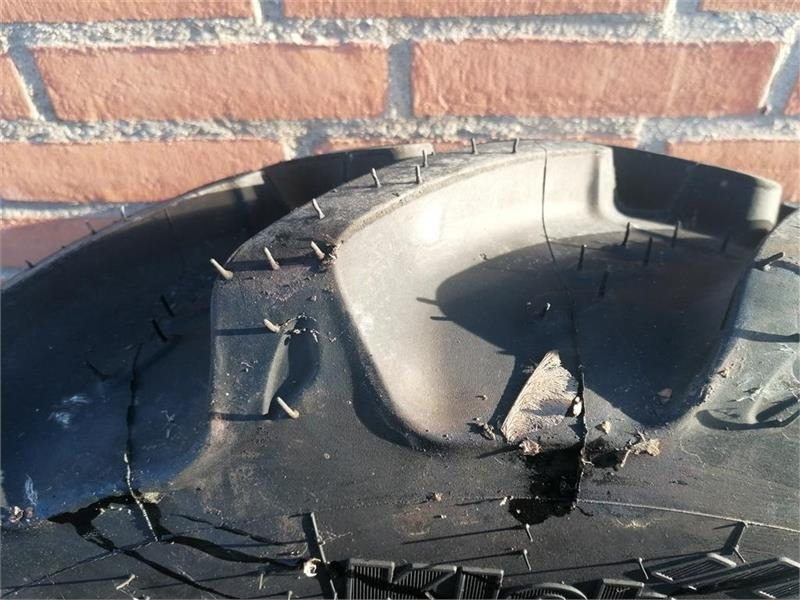 Kleber 300/70R20 - Шина для Коммунальной и специальной техники: фото 2 Kleber 300/70R20 - Шина для Коммунальной и специальной техники: фото 2