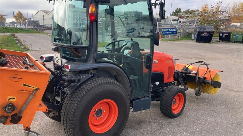 Kubota ST341 inkl. 150 cm kost og udlægger - Коммунальный трактор: фото 5 Kubota ST341 inkl. 150 cm kost og udlægger - Коммунальный трактор: фото 5