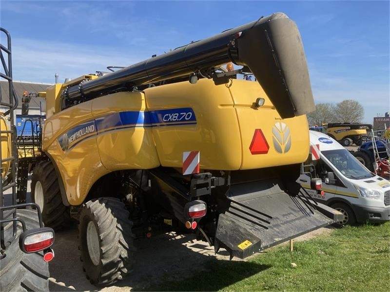 New Holland CX 8.70 SLH - Зерноуборочный комбайн: фото 3 New Holland CX 8.70 SLH - Зерноуборочный комбайн: фото 3