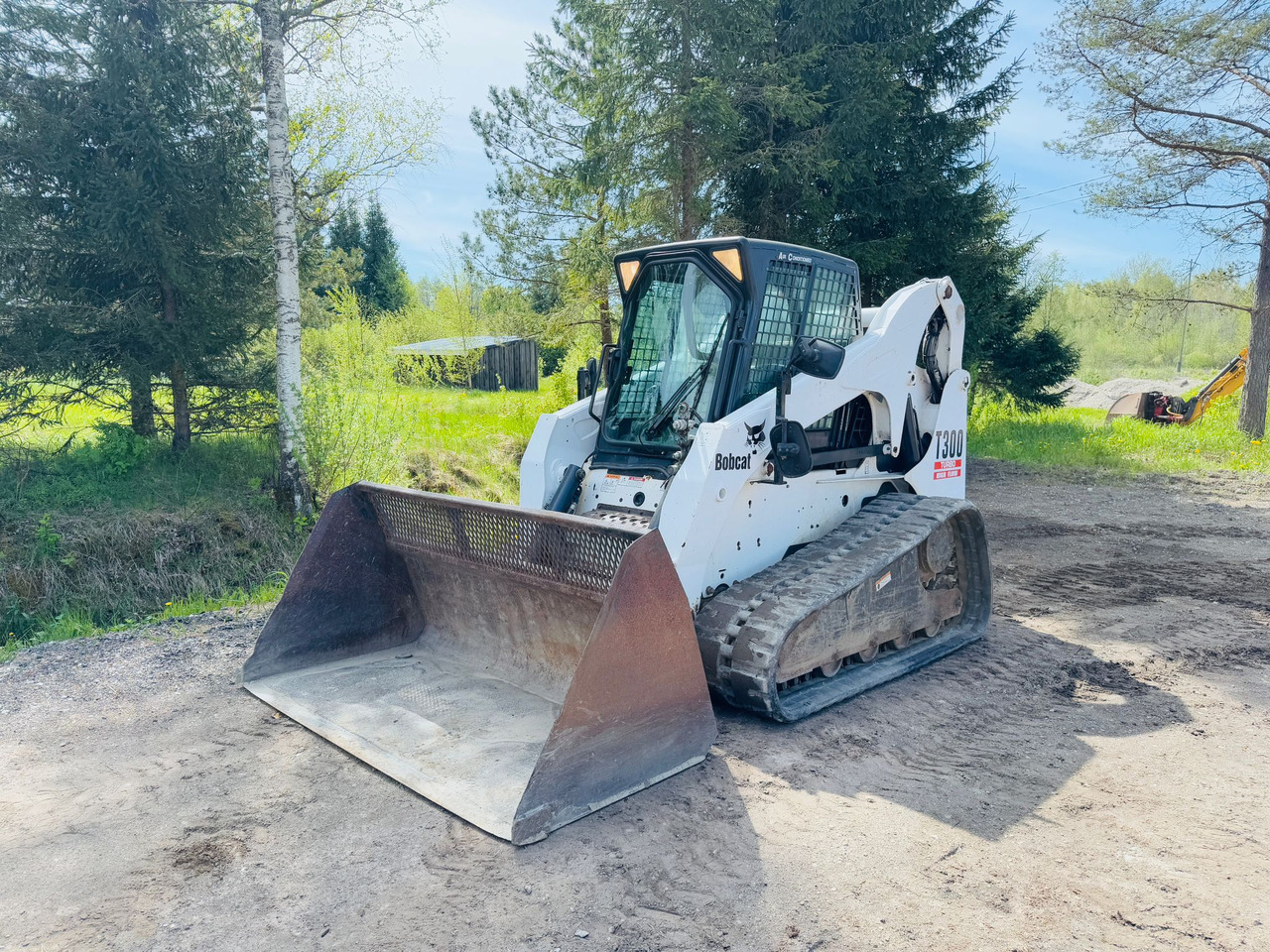 BOBCAT T300 - Мини-погрузчик с бортовым поворотом: фото 1 BOBCAT T300 - Мини-погрузчик с бортовым поворотом: фото 1