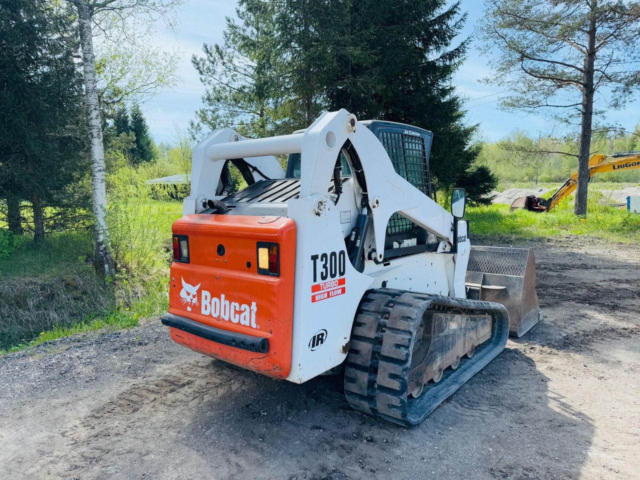 BOBCAT T300 - Мини-погрузчик с бортовым поворотом: фото 4 BOBCAT T300 - Мини-погрузчик с бортовым поворотом: фото 4