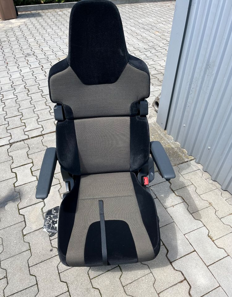 Fotel pasażera MAN TG3 TGX obrotowy nowy model siedzenie prawe - Кабина и интерьер для Грузовиков: фото 3 Fotel pasażera MAN TG3 TGX obrotowy nowy model siedzenie prawe - Кабина и интерьер для Грузовиков: фото 3