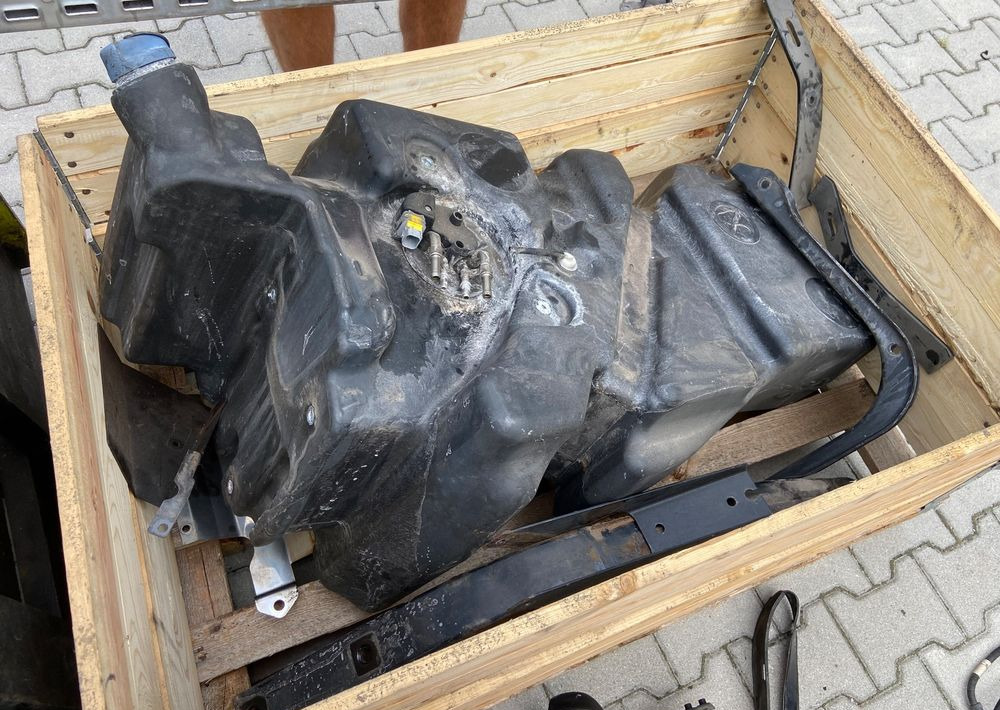 Zbiornik adblue DAF XF 106 euro 6 lift kompletny ad blue - Подготовка топлива для Грузовиков: фото 1 Zbiornik adblue DAF XF 106 euro 6 lift kompletny ad blue - Подготовка топлива для Грузовиков: фото 1