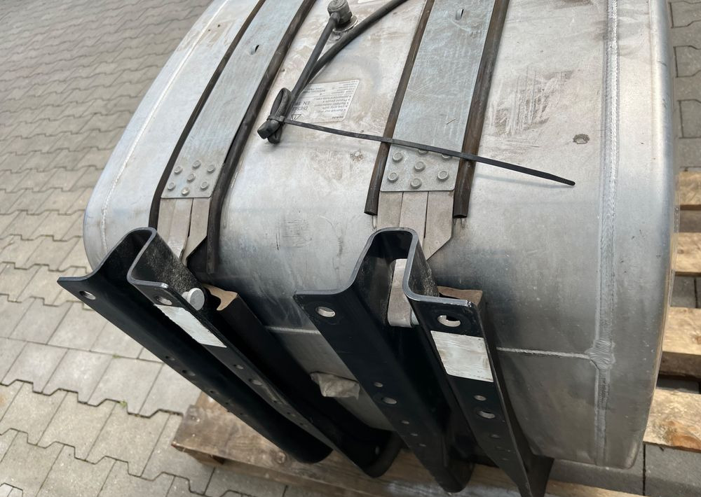 Zbiornik paliwa MAN TGX TGS 250 litrów kompletny - Топливный бак для Грузовиков: фото 4 Zbiornik paliwa MAN TGX TGS 250 litrów kompletny - Топливный бак для Грузовиков: фото 4