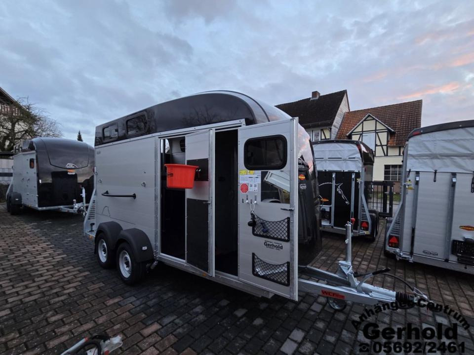 Böckmann Pferdeanhänger Big Portax WCF Vorb. Videokamera - Прицеп-коневоз: фото 1 Böckmann Pferdeanhänger Big Portax WCF Vorb. Videokamera - Прицеп-коневоз: фото 1