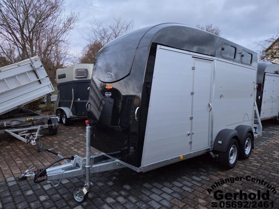 Böckmann Pferdeanhänger Big Portax WCF Vorb. Videokamera - Прицеп-коневоз: фото 2 Böckmann Pferdeanhänger Big Portax WCF Vorb. Videokamera - Прицеп-коневоз: фото 2