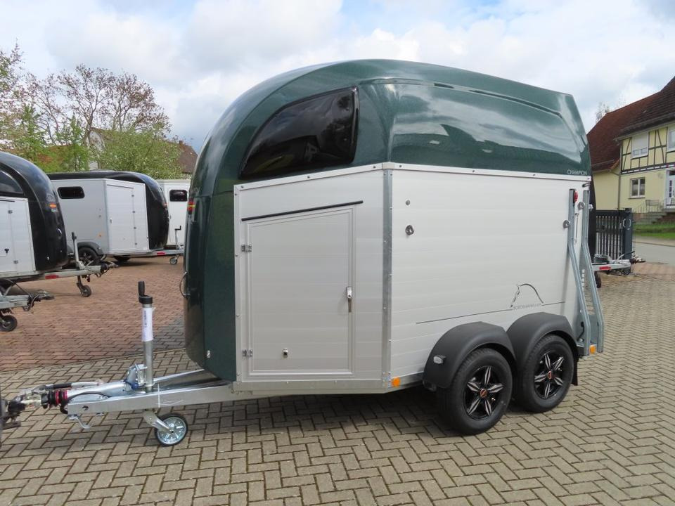 Böckmann Pferdeanhänger Champion R Flügeltür Saka. 100km/h - Прицеп-коневоз: фото 2 Böckmann Pferdeanhänger Champion R Flügeltür Saka. 100km/h - Прицеп-коневоз: фото 2