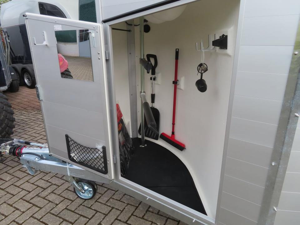 Böckmann Pferdeanhänger Champion R Flügeltür Saka. 100km/h - Прицеп-коневоз: фото 4 Böckmann Pferdeanhänger Champion R Flügeltür Saka. 100km/h - Прицеп-коневоз: фото 4