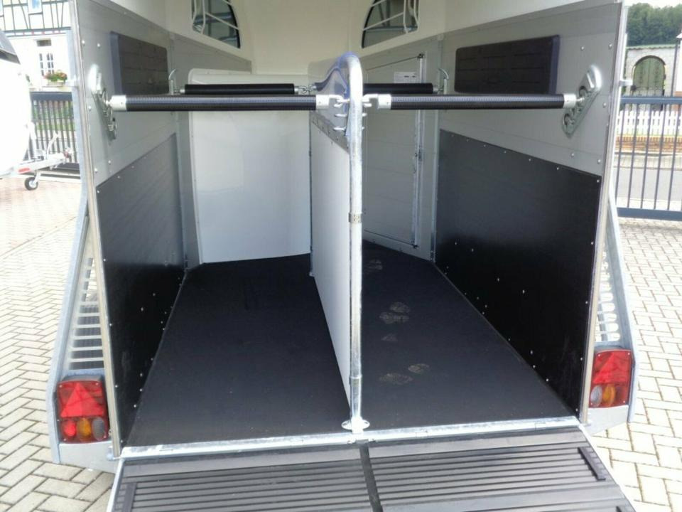 Böckmann Pferdeanhänger Champion R Sattelkammer Aluboden - Прицеп-коневоз: фото 5 Böckmann Pferdeanhänger Champion R Sattelkammer Aluboden - Прицеп-коневоз: фото 5