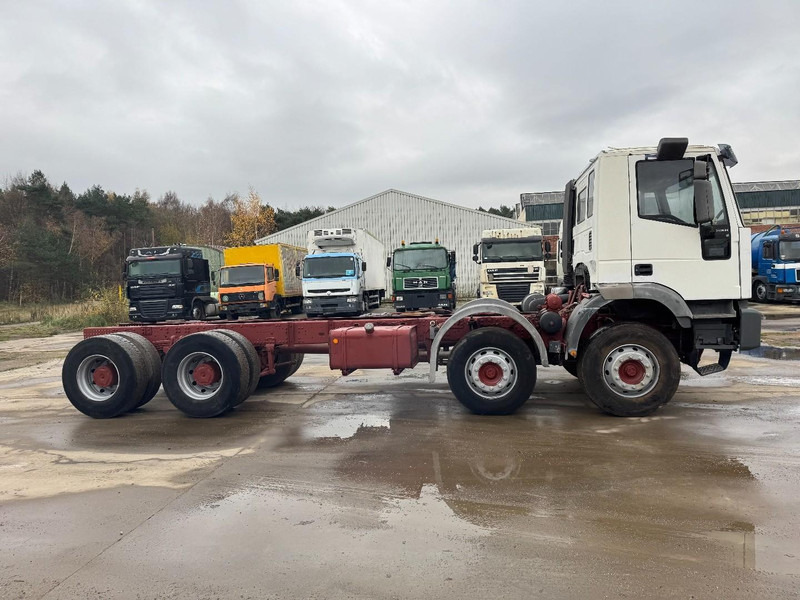 Iveco Eurotrakker 340 E 34 (GRAND PONT / LAMES / POMPE MANUELLE / BOITE MANUELLE / 12 ROUES) - Грузовик-шасси: фото 4 Iveco Eurotrakker 340 E 34 (GRAND PONT / LAMES / POMPE MANUELLE / BOITE MANUELLE / 12 ROUES) - Грузовик-шасси: фото 4