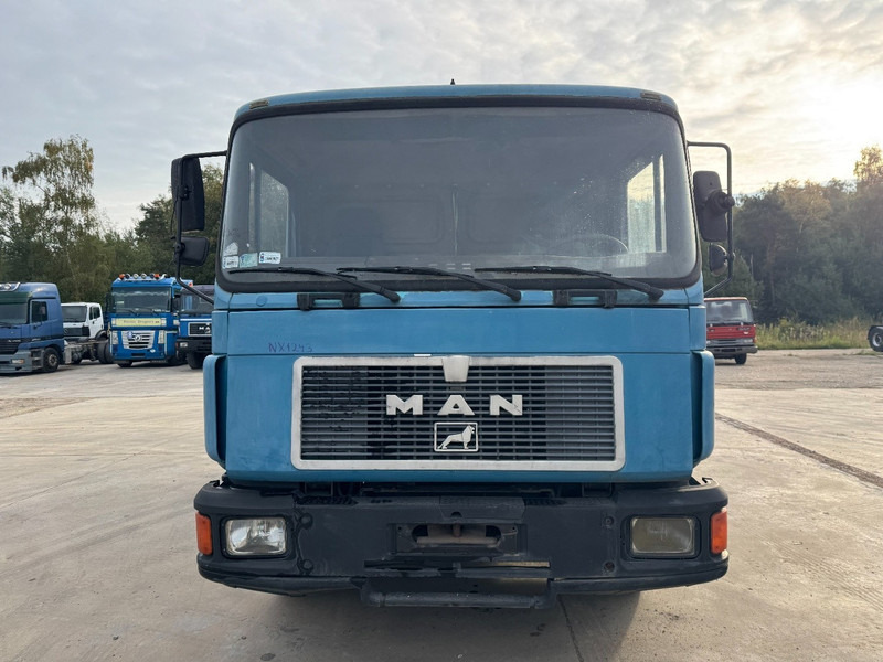 MAN 18.232 (12.000L / STEEL SUSPENSION / 6 CYLINDER WITH MANUAL PUMP) - Ассенизатор: фото 2 MAN 18.232 (12.000L / STEEL SUSPENSION / 6 CYLINDER WITH MANUAL PUMP) - Ассенизатор: фото 2