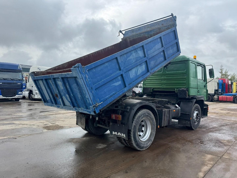 MAN 19.322 (STEEL SUSPENSION & MANUAL PUMP / SUSPENSION LAMES & POMPE MANUELLE) - Малотоннажный самосвал: фото 5 MAN 19.322 (STEEL SUSPENSION & MANUAL PUMP / SUSPENSION LAMES & POMPE MANUELLE) - Малотоннажный самосвал: фото 5