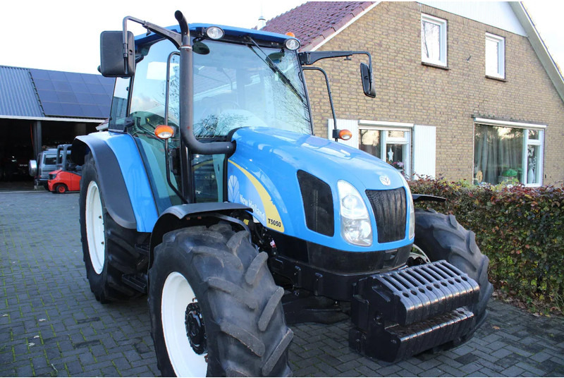 New Holland T5050 - Трактор: фото 1 New Holland T5050 - Трактор: фото 1