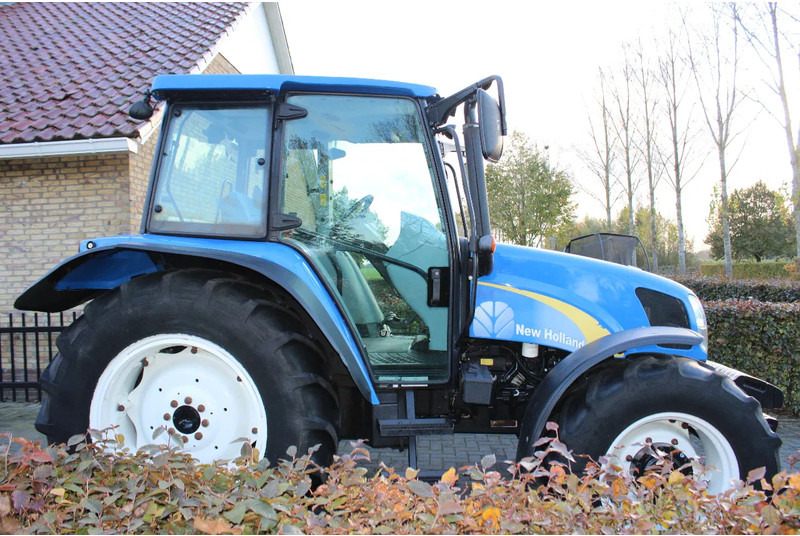 New Holland T5050 - Трактор: фото 3 New Holland T5050 - Трактор: фото 3