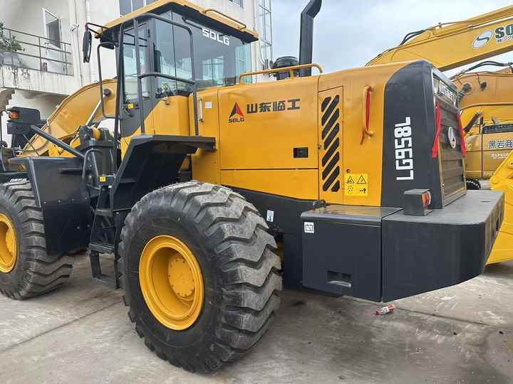 China Famous Brand SDLG Used SDLG 958L Wheel Loader Running Working Condition Low Price for Sale - Колёсный погрузчик: фото 3 China Famous Brand SDLG Used SDLG 958L Wheel Loader Running Working Condition Low Price for Sale - Колёсный погрузчик: фото 3