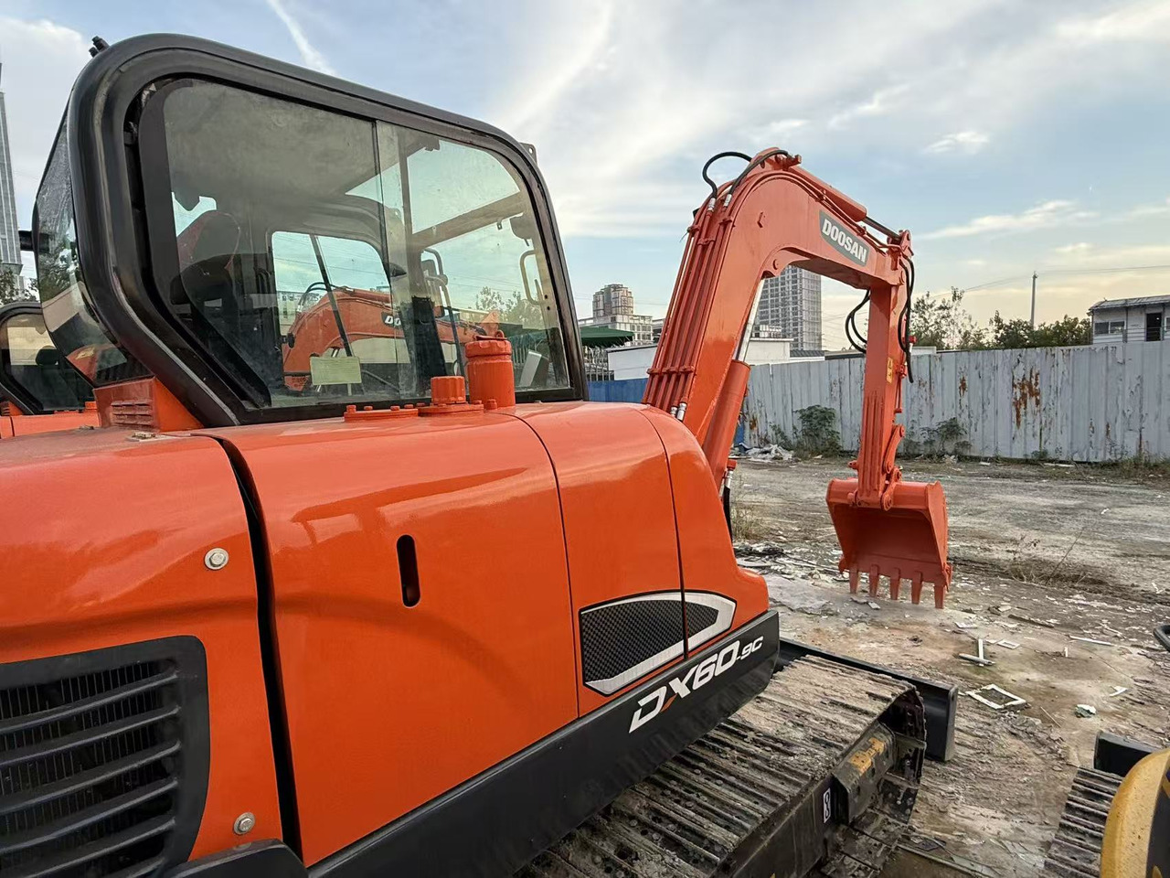 DOOSAN Used large Doosan DX60 excavators, original DX60 used excavators, 6-ton DX60 hydraulic excavators, best-selling at low prices. - Мини-экскаватор: фото 1 DOOSAN Used large Doosan DX60 excavators, original DX60 used excavators, 6-ton DX60 hydraulic excavators, best-selling at low prices. - Мини-экскаватор: фото 1