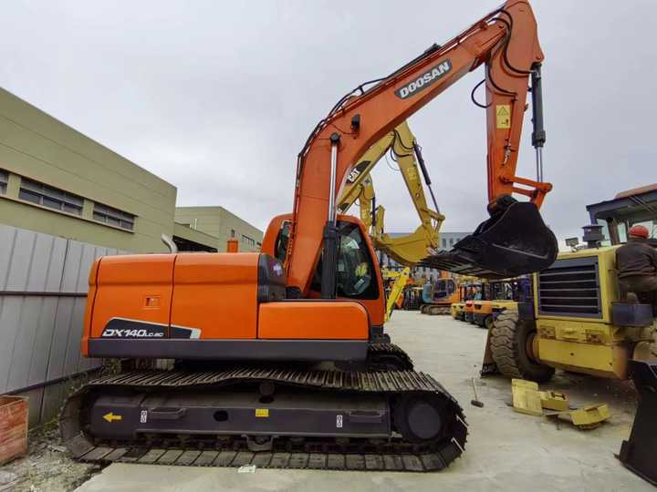 Used Digger DOOSAN DX140 Construction Machinery Construction Digger Used DOOSAN DX140 Cheap Excavator - Гусеничный экскаватор: фото 2 Used Digger DOOSAN DX140 Construction Machinery Construction Digger Used DOOSAN DX140 Cheap Excavator - Гусеничный экскаватор: фото 2