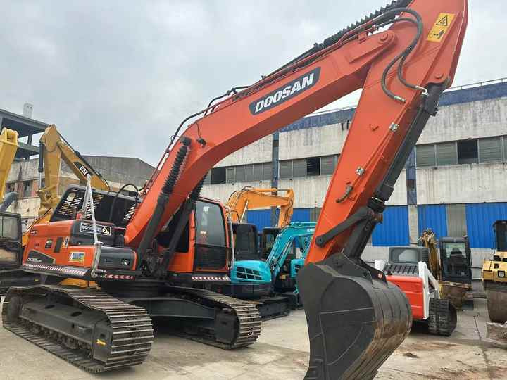 Used Excavator Doosan DX225LC-9 Excavators Mini Equipment Earth Moving Machinery Doosan Digger Excavator for Sale - Гусеничный экскаватор: фото 2 Used Excavator Doosan DX225LC-9 Excavators Mini Equipment Earth Moving Machinery Doosan Digger Excavator for Sale - Гусеничный экскаватор: фото 2