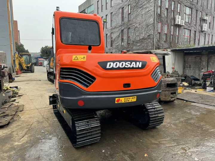 Used Excavator Doosan DX70 75 Excavator Second Hand Digger Used Machinery 7 Ton Used Hydraulic Crawler Excavator - Экскаватор: фото 5 Used Excavator Doosan DX70 75 Excavator Second Hand Digger Used Machinery 7 Ton Used Hydraulic Crawler Excavator - Экскаватор: фото 5