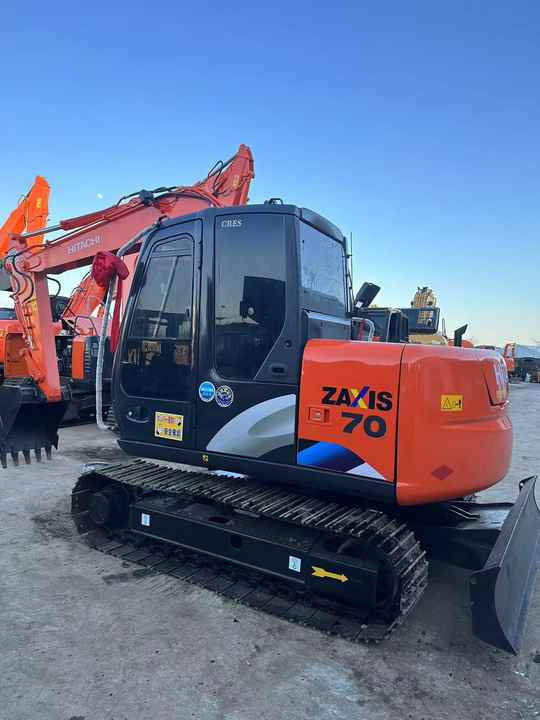 Used Excavator Good Quality Low Price Hitachi ZX70 Excavator in Good Condition for Sale - Гусеничный экскаватор: фото 2 Used Excavator Good Quality Low Price Hitachi ZX70 Excavator in Good Condition for Sale - Гусеничный экскаватор: фото 2