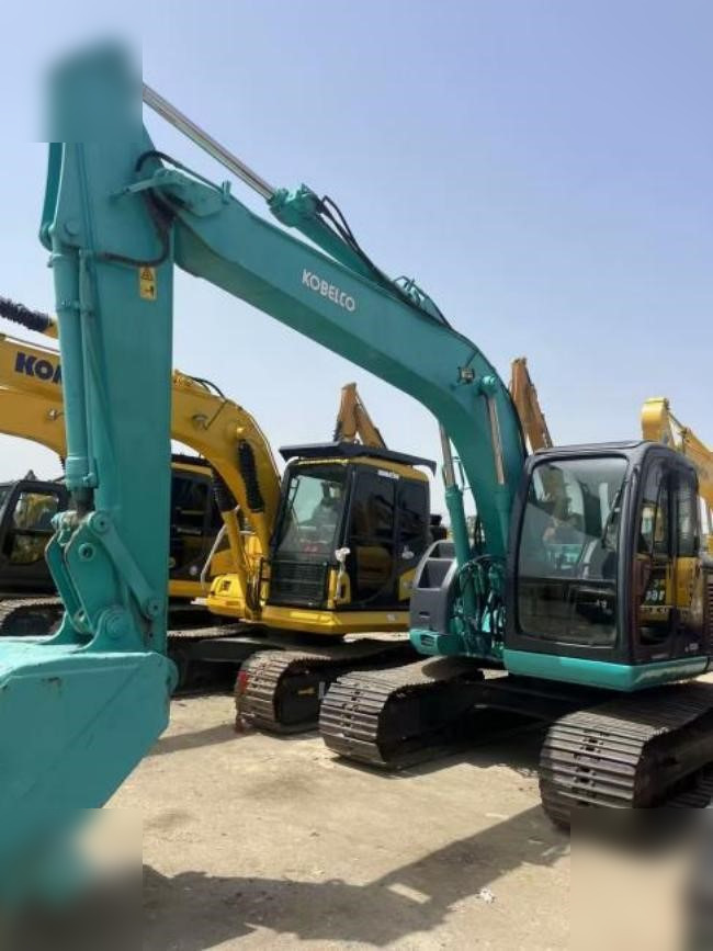 KOBELCO SK135SR - Гусеничный экскаватор: фото 1 KOBELCO SK135SR - Гусеничный экскаватор: фото 1
