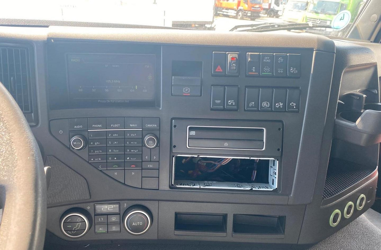 VOLVO FM420 CASSONE FISSO EURO 6 2015 - Другая техника: фото 3 VOLVO FM420 CASSONE FISSO EURO 6 2015 - Другая техника: фото 3