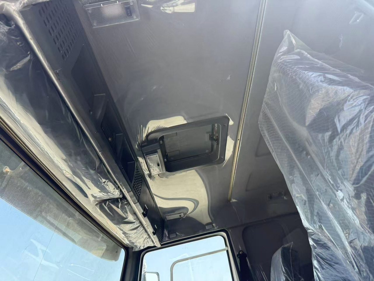 Howo howo China Brand Howo Dump 10 Wheeler 8x4 6x4 6 4 Sinotruk 371 Hp 375hp Sino Mine Tipper Truck for Sale - Грузовик: фото 4 Howo howo China Brand Howo Dump 10 Wheeler 8x4 6x4 6 4 Sinotruk 371 Hp 375hp Sino Mine Tipper Truck for Sale - Грузовик: фото 4