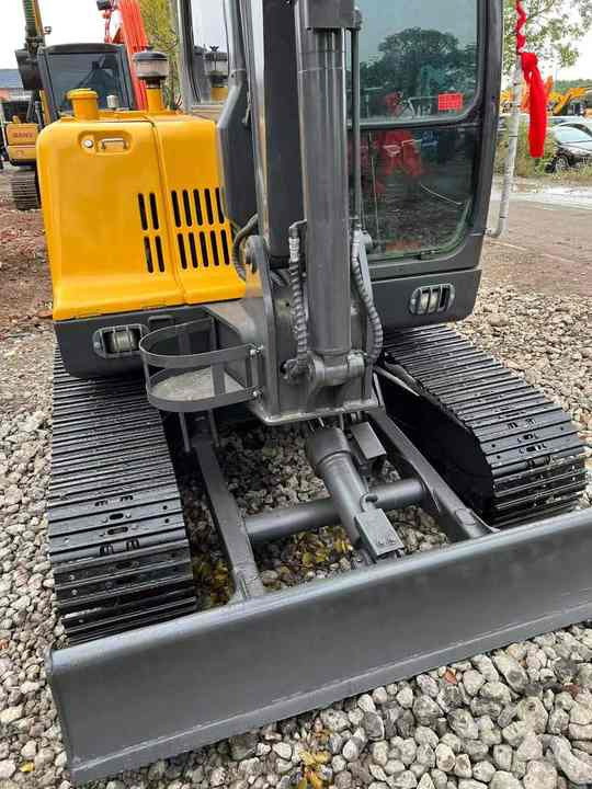 High Quality Used Volvo EC60D Excavator for Sale 6 Ton Compact Machine, Excellent Condition, Ready for Work! - Мини-экскаватор: фото 5 High Quality Used Volvo EC60D Excavator for Sale 6 Ton Compact Machine, Excellent Condition, Ready for Work! - Мини-экскаватор: фото 5