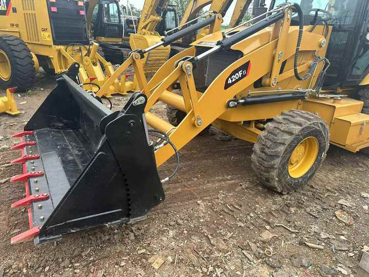 Used Wheel Loader CAT420F Caterpillar 420F Mini Construction Machinery Mini Wheel Skid Steer Loader in Stock - Экскаватор-погрузчик: фото 4 Used Wheel Loader CAT420F Caterpillar 420F Mini Construction Machinery Mini Wheel Skid Steer Loader in Stock - Экскаватор-погрузчик: фото 4