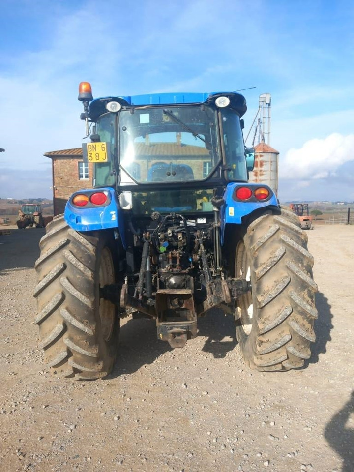 New Holland T 4.85 - Трактор: фото 4 New Holland T 4.85 - Трактор: фото 4