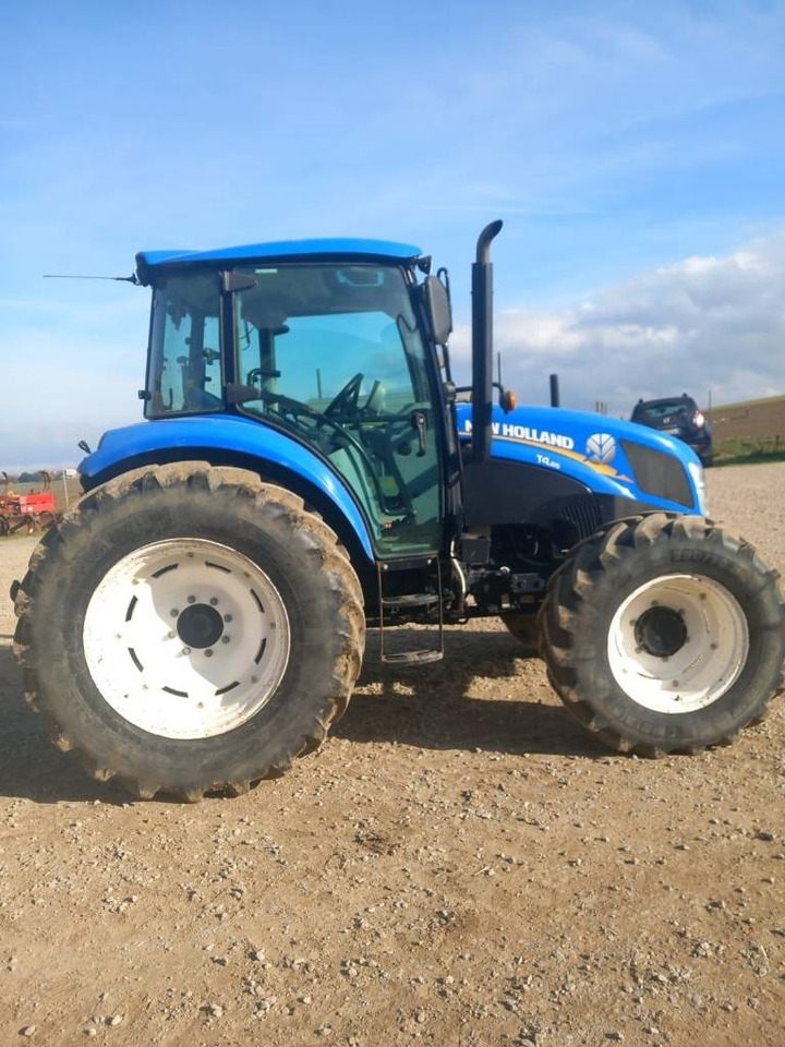New Holland T 4.85 - Трактор: фото 1 New Holland T 4.85 - Трактор: фото 1