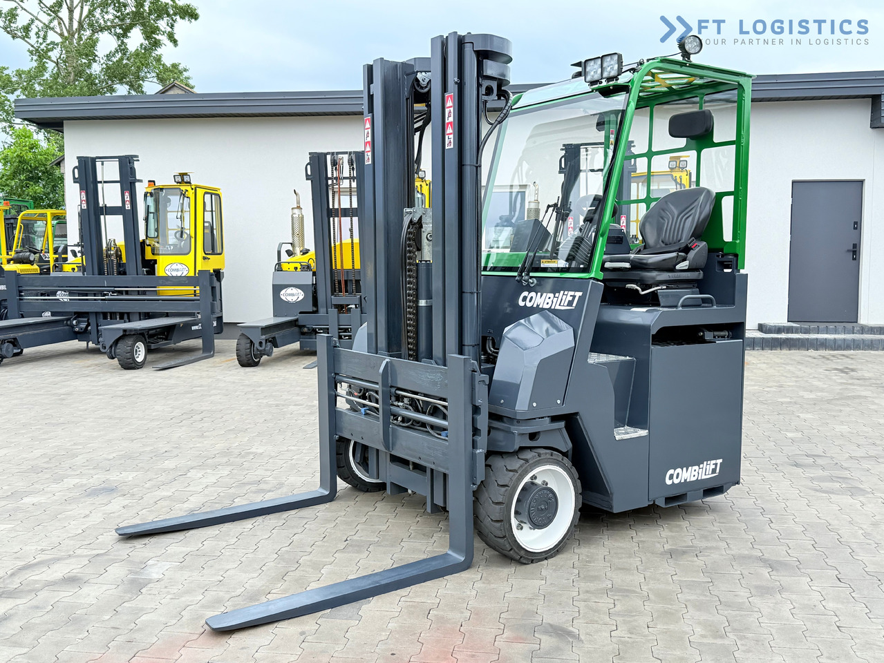 COMBILIFT Combilift CBE4000 / TRIPLEX 5200MM / ELECTRIC / FREE LIFT / FORK POSITIONER / SIDESHIFT / LIKE NEW - Четырехсторонний погрузчик: фото 1 COMBILIFT Combilift CBE4000 / TRIPLEX 5200MM / ELECTRIC / FREE LIFT / FORK POSITIONER / SIDESHIFT / LIKE NEW - Четырехсторонний погрузчик: фото 1