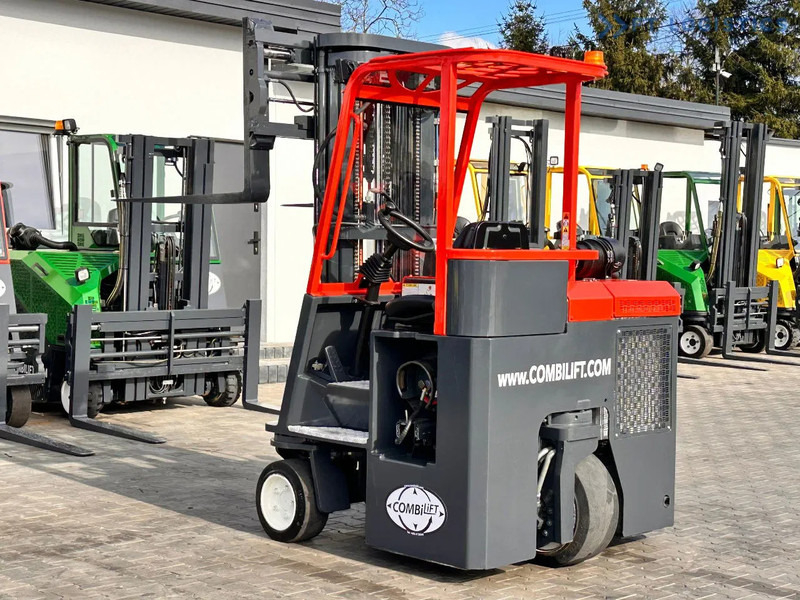 Combilift C3000CB / LPG / TRIPLEX / 5500MM / FREE LIFT / FORK SHIFT / POSITIONER C3000CB / LPG / TRIPLEX / 5500MM / FREE LIFT / FORK SHIFT - Четырехсторонний погрузчик: фото 3 Combilift C3000CB / LPG / TRIPLEX / 5500MM / FREE LIFT / FORK SHIFT / POSITIONER C3000CB / LPG / TRIPLEX / 5500MM / FREE LIFT / FORK SHIFT - Четырехсторонний погрузчик: фото 3