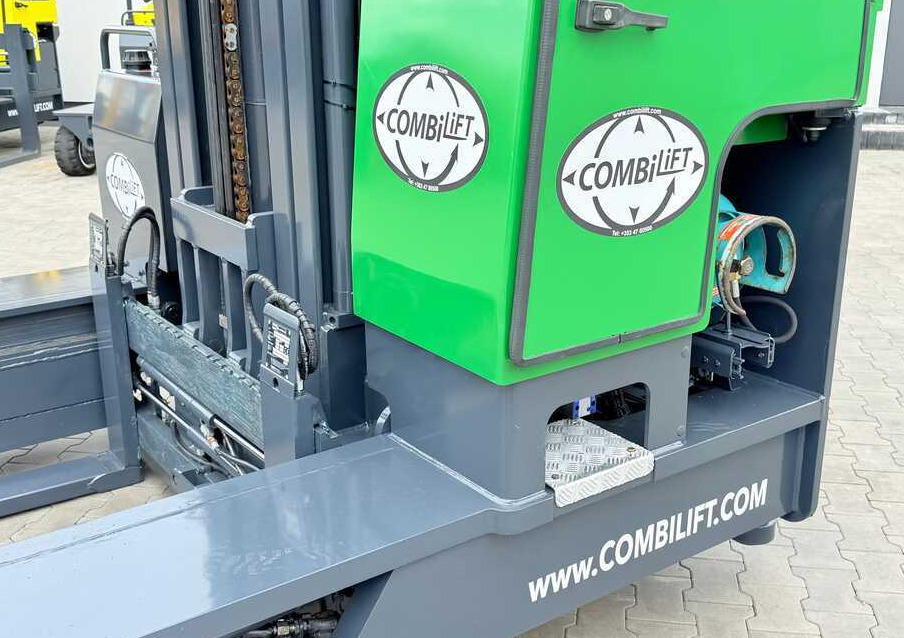 Combilift C4000 / GAS / TRIPLEX - 9300MM / FREE-LIFT / POSITIONER / LIKE NEW - Четырехсторонний погрузчик: фото 3 Combilift C4000 / GAS / TRIPLEX - 9300MM / FREE-LIFT / POSITIONER / LIKE NEW - Четырехсторонний погрузчик: фото 3