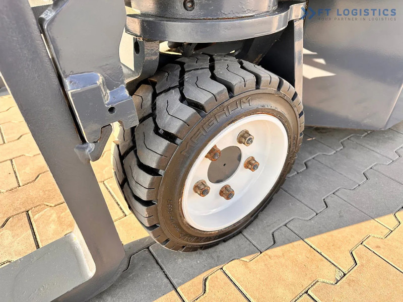 Combilift CB3000 / LPG / DUPLEX / 4000MM / FREE LIFT / NEW TIRES / LIKE NEW CB3000 / LPG / DUPLEX / 4000MM / FREE LIFT / NEW TIRES / LIKE - Четырехсторонний погрузчик: фото 5 Combilift CB3000 / LPG / DUPLEX / 4000MM / FREE LIFT / NEW TIRES / LIKE NEW CB3000 / LPG / DUPLEX / 4000MM / FREE LIFT / NEW TIRES / LIKE - Четырехсторонний погрузчик: фото 5