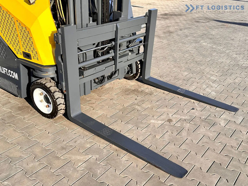 Combilift CB3000 / LPG / DUPLEX / 4000MM / FREE LIFT / NEW TIRES / LIKE NEW CB3000 / LPG / DUPLEX / 4000MM / FREE LIFT / NEW TIRES / LIKE - Четырехсторонний погрузчик: фото 4 Combilift CB3000 / LPG / DUPLEX / 4000MM / FREE LIFT / NEW TIRES / LIKE NEW CB3000 / LPG / DUPLEX / 4000MM / FREE LIFT / NEW TIRES / LIKE - Четырехсторонний погрузчик: фото 4