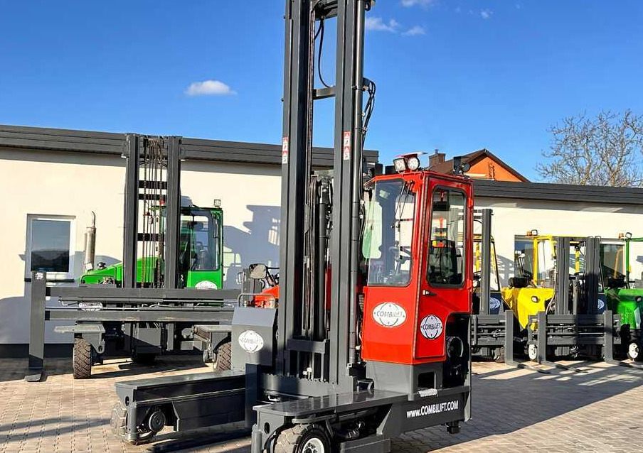 Combilift COMBILIFT C4000 – TRIPLEX 9300 mm – Year 2017 – GAS – FREE LIFT – FORK SIDE SHIFT – CONDITION 5/5 - Четырехсторонний погрузчик: фото 3 Combilift COMBILIFT C4000 – TRIPLEX 9300 mm – Year 2017 – GAS – FREE LIFT – FORK SIDE SHIFT – CONDITION 5/5 - Четырехсторонний погрузчик: фото 3