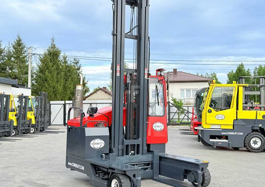 Combilift COMBILIFT C4000 – TRIPLEX 9300 mm – Year 2017 – GAS – FREE LIFT – FORK SIDE SHIFT – CONDITION 5/5 - Четырехсторонний погрузчик: фото 2 Combilift COMBILIFT C4000 – TRIPLEX 9300 mm – Year 2017 – GAS – FREE LIFT – FORK SIDE SHIFT – CONDITION 5/5 - Четырехсторонний погрузчик: фото 2