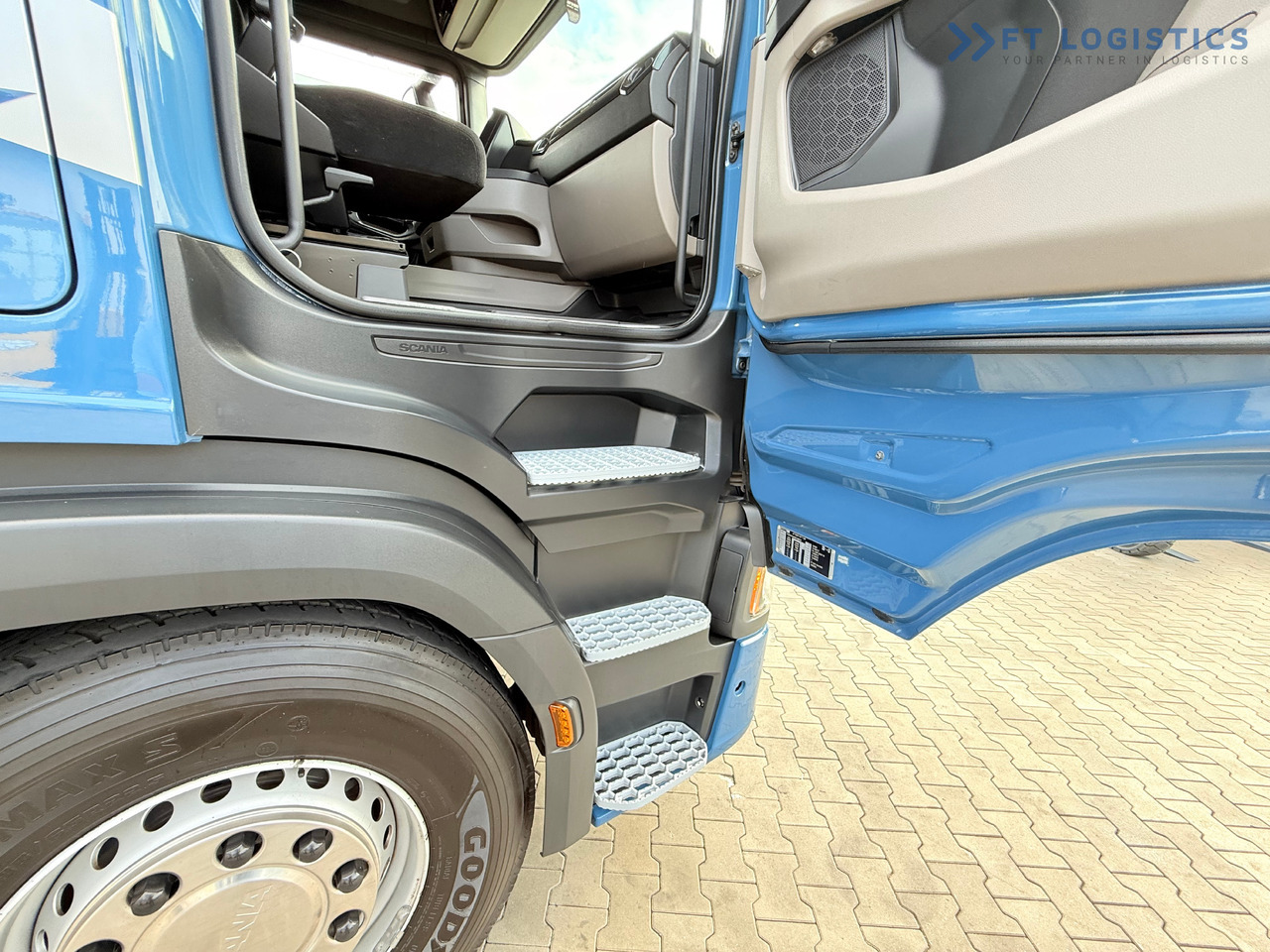 SCANIA R500 / STANDARD / RETARDER / 6X AIR SUSPENSION / PARKING AIR CONDITIONING / INTERAXLE COVERS / 2X BED / FRIDGE / RETARDER / LIKE NEW - Тягач: фото 3 SCANIA R500 / STANDARD / RETARDER / 6X AIR SUSPENSION / PARKING AIR CONDITIONING / INTERAXLE COVERS / 2X BED / FRIDGE / RETARDER / LIKE NEW - Тягач: фото 3