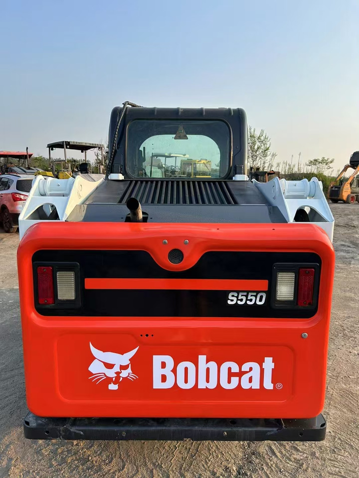 BOBCAT High Performance Low Hours Excellent Condition Reliable Second Hand Bobcat S550 Skid Steer Loader in Stock for Sale - Мини-погрузчик с бортовым поворотом: фото 4 BOBCAT High Performance Low Hours Excellent Condition Reliable Second Hand Bobcat S550 Skid Steer Loader in Stock for Sale - Мини-погрузчик с бортовым поворотом: фото 4